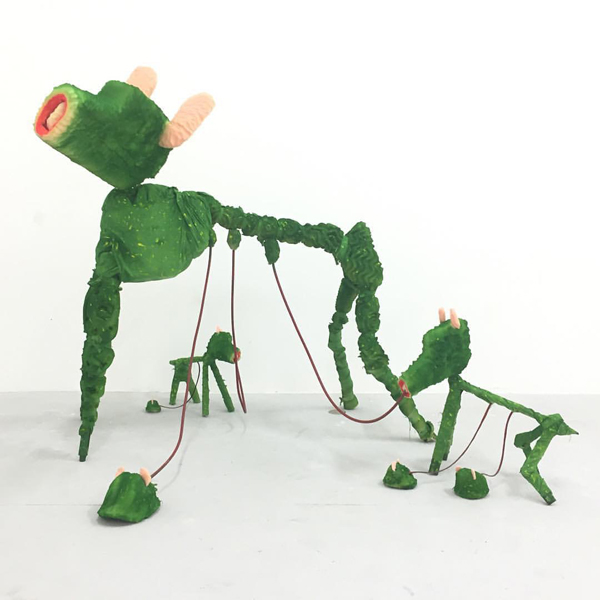Cena familiar, 2015 | Foam, acrylic, wood and rubber, 60' x 96' x 38" 