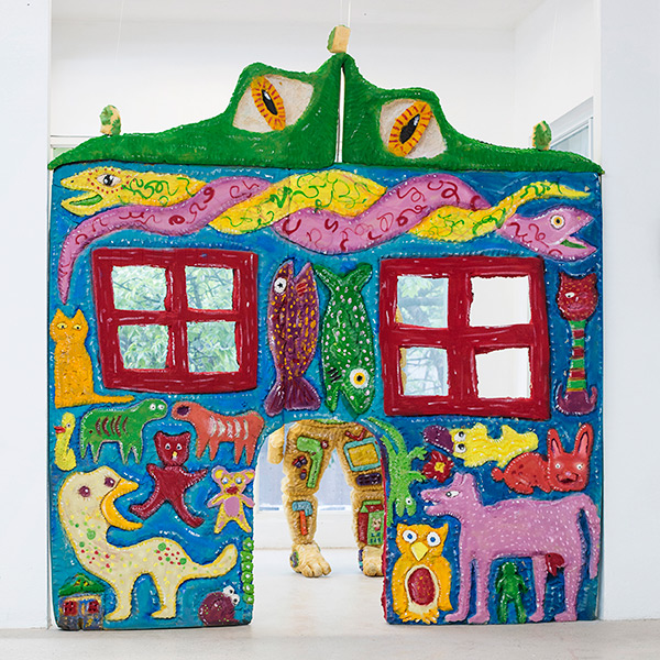 Installation view, MIRA at Roberto Paradise, Poncili Creación